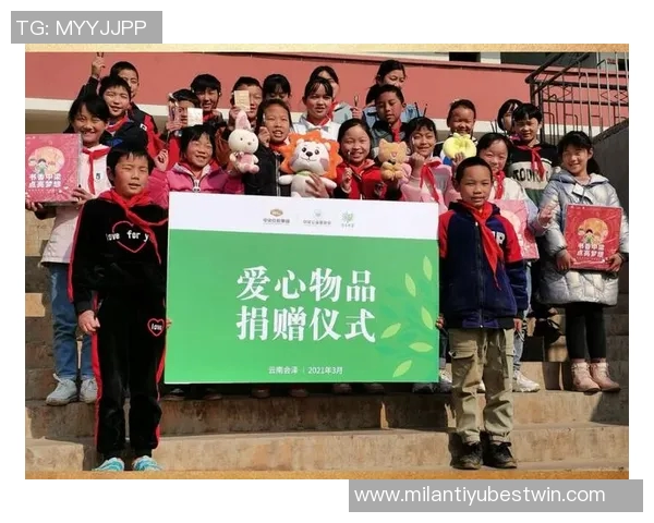 曼城球员哈兰德迪亚斯携手探访儿童医院捐赠超1300份温暖礼物